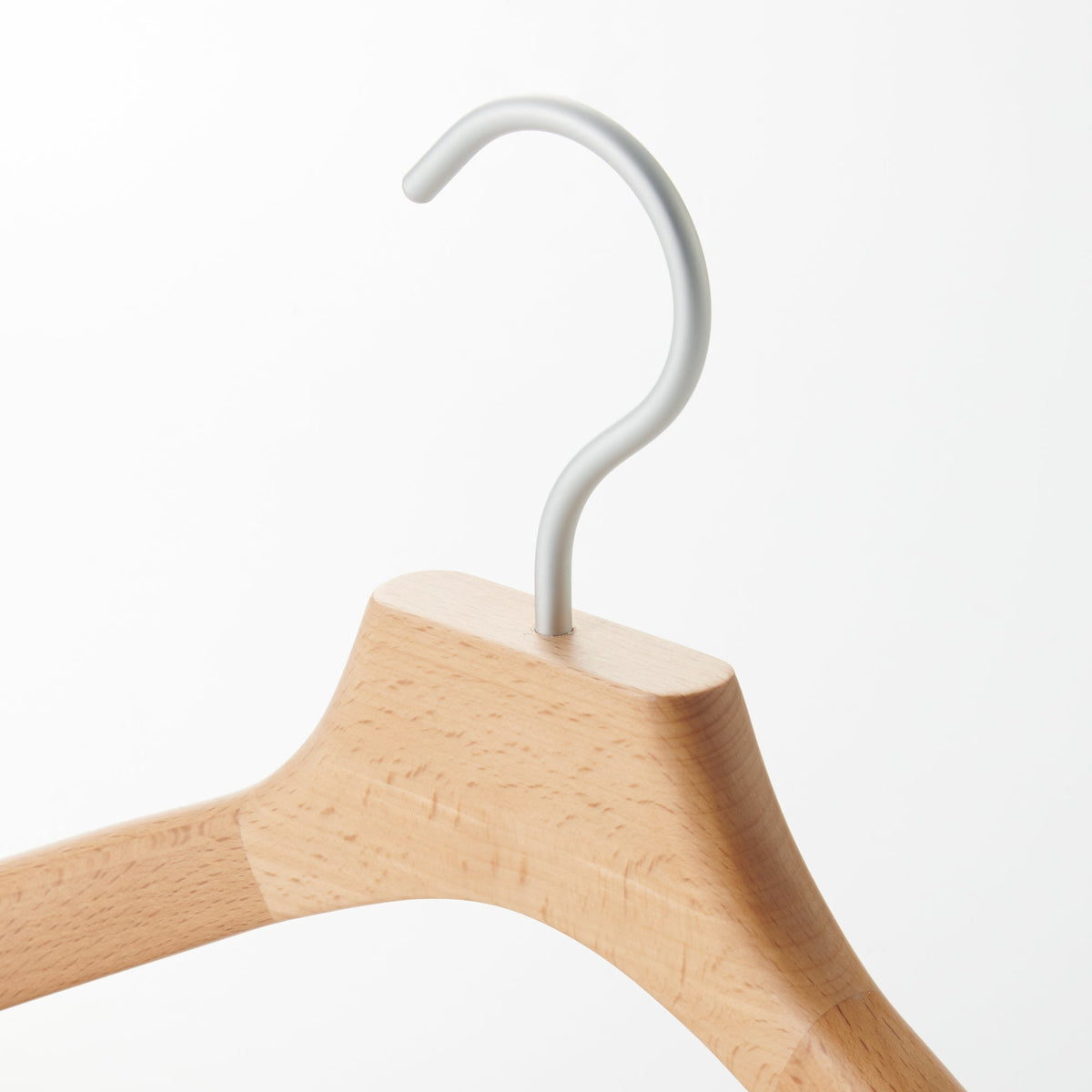 Cintre en bois unisexe 3